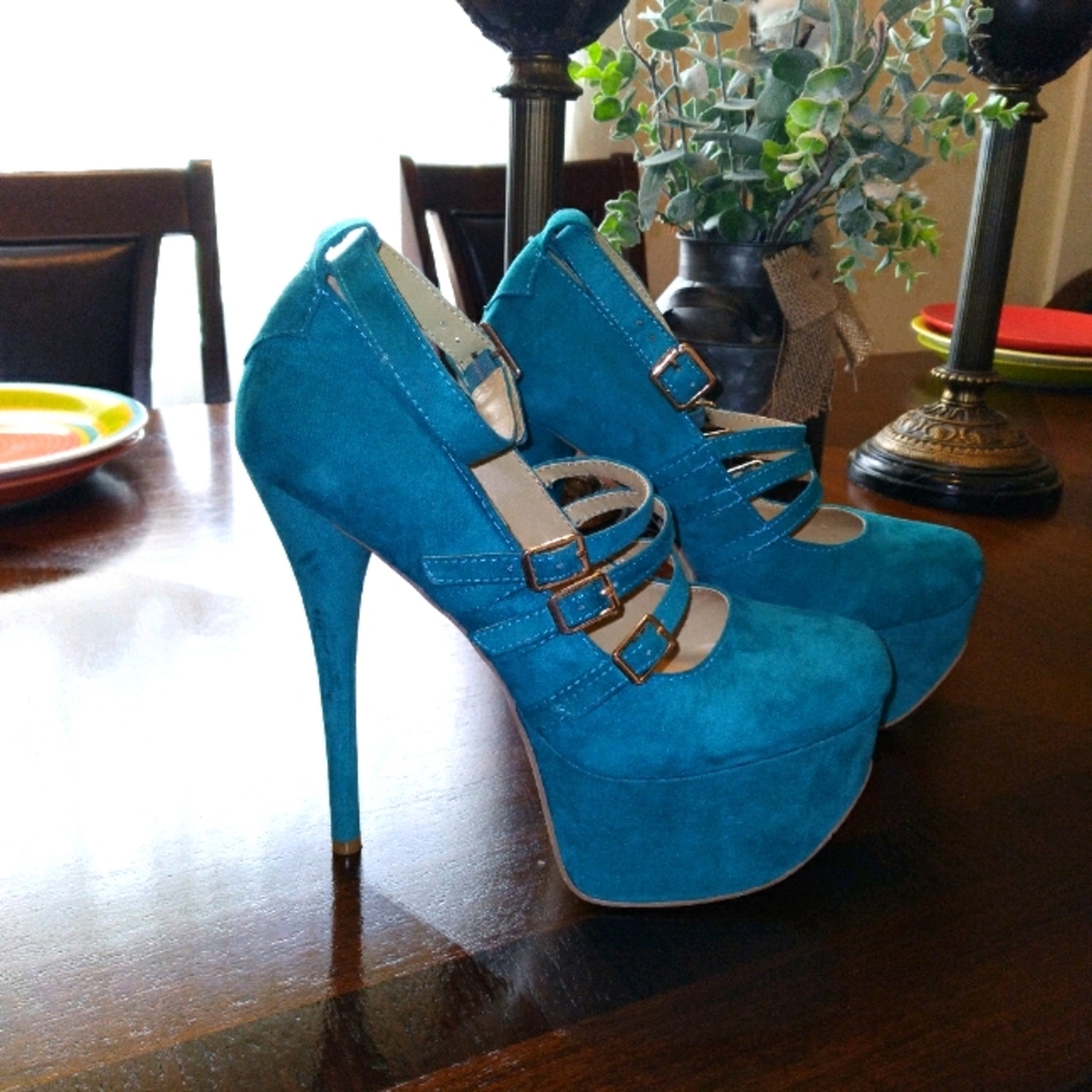 Shoe dazzle high heels